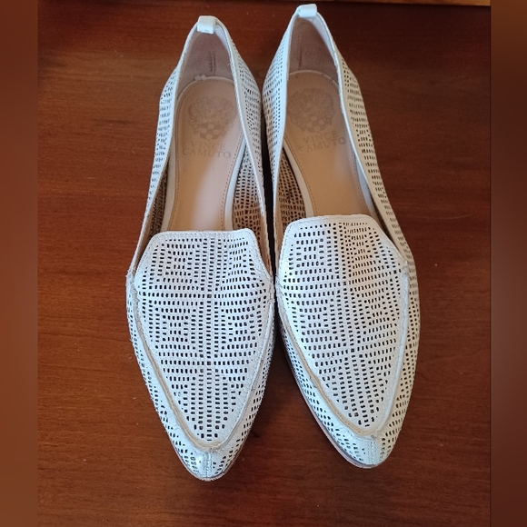 Vince Camuto Kade Pointy Toe Cutout Loafer ** SZ 8.5 - Picture 2 of 9